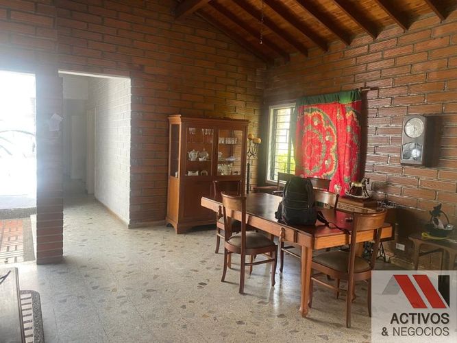 Casa de 4 alcobas en arriendo en La Aguacatala, Medellín, 217 m² · foto 9 de 24