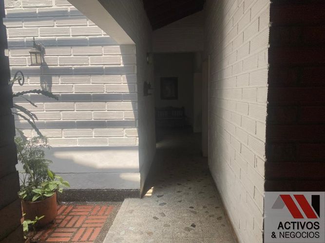 Casa de 4 alcobas en arriendo en La Aguacatala, Medellín, 217 m² · foto 11 de 24
