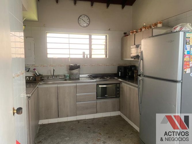 Casa de 4 alcobas en arriendo en La Aguacatala, Medellín, 217 m² · foto 12 de 24