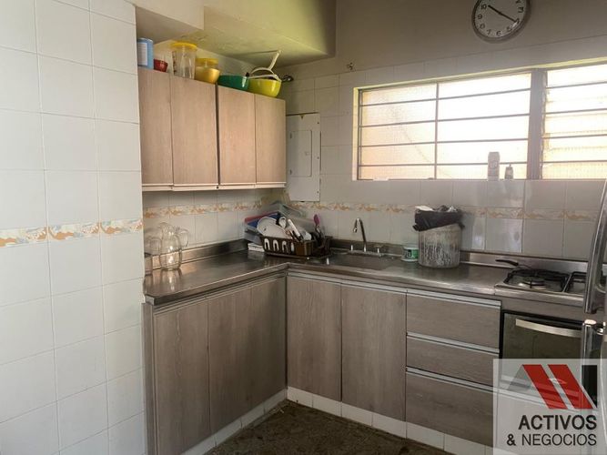 Casa de 4 alcobas en arriendo en La Aguacatala, Medellín, 217 m² · foto 13 de 24