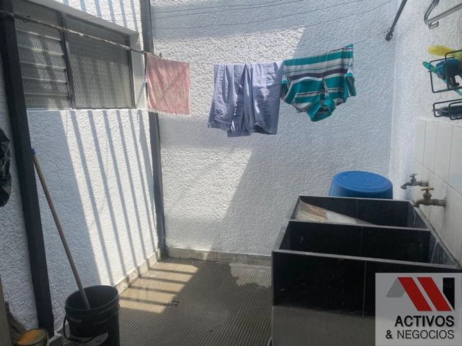 Casa de 4 alcobas en arriendo en La Aguacatala, Medellín, 217 m² · foto 15 de 24