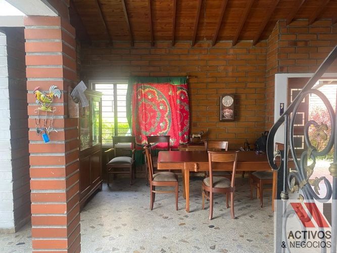 Casa de 4 alcobas en arriendo en La Aguacatala, Medellín, 217 m² · foto 17 de 24