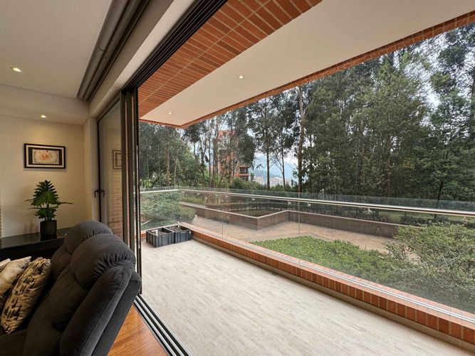 Apartamento de 4 alcobas en venta en Cerros De Los Alpes, Bogotá, 309 m² · foto 2 de 15