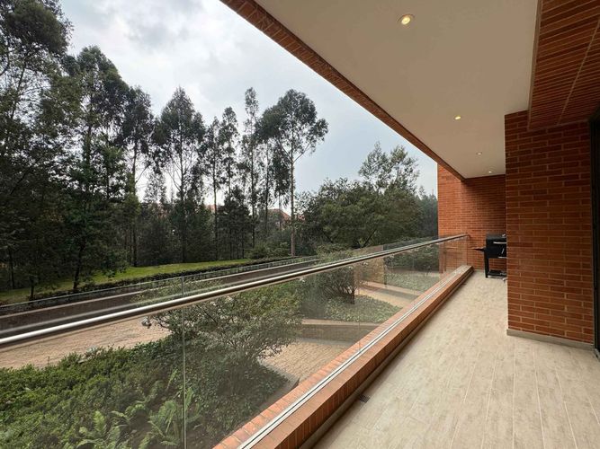 Apartamento de 4 alcobas en venta en Cerros De Los Alpes, Bogotá, 309 m² · foto 3 de 15