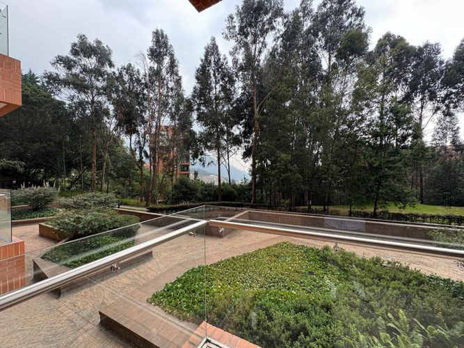 Apartamento de 4 alcobas en venta en Cerros De Los Alpes, Bogotá, 309 m² · foto 4 de 15