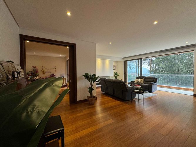 Apartamento de 4 alcobas en venta en Cerros De Los Alpes, Bogotá, 309 m² · foto 8 de 15
