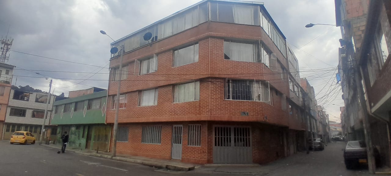 Casa en venta en Villa Elisa, Bogotá · foto 2 de 10