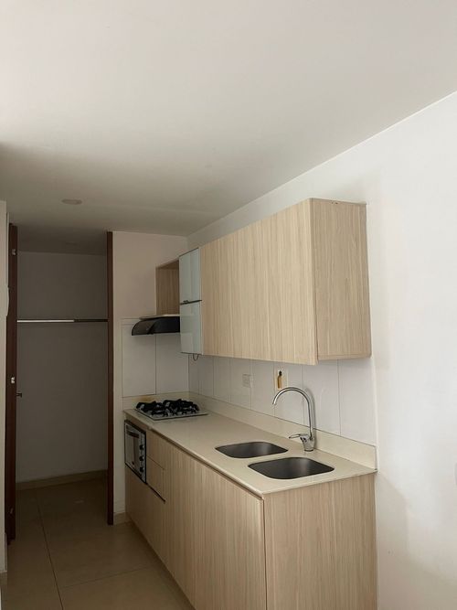 Apartamento de 2 alcobas en arriendo en Loma De Los Gonzalez, Medellín, 90 m² · foto 3 de 10