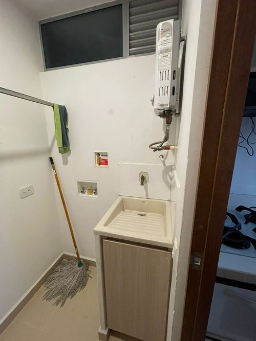 Apartamento de 2 alcobas en arriendo en Loma De Los Gonzalez, Medellín, 90 m² · foto 8 de 10