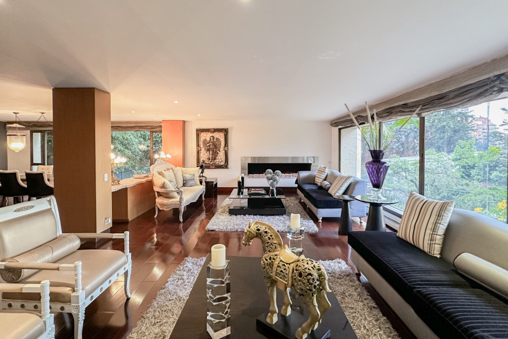 Apartamento en venta en El Refugio, Bogotá · foto 2 de 24