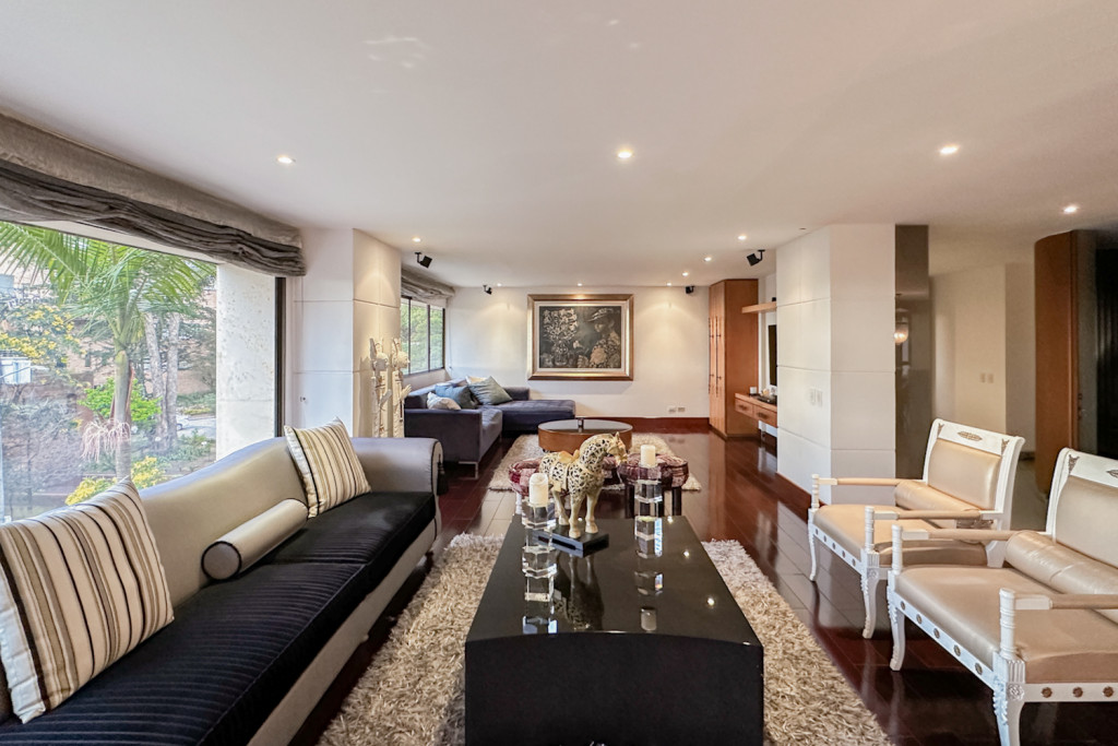Apartamento en venta en El Refugio, Bogotá · foto 3 de 24