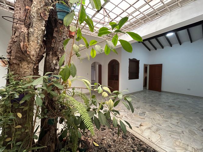 Casa de 3 alcobas en venta en Tejares Cristales, Cali, 312 m² · foto 2 de 24
