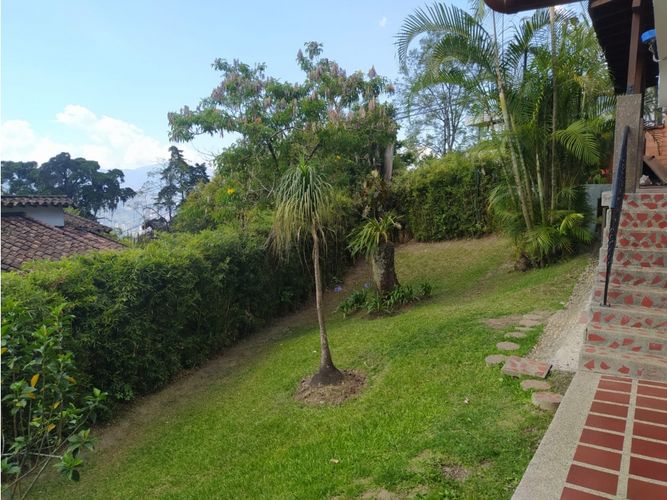 Casa de 5 alcobas en venta en Loma Del Chocho, Envigado, 200 m² · foto 2 de 24