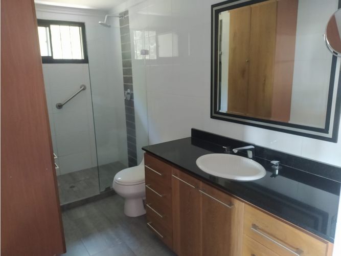 Casa de 5 alcobas en venta en Loma Del Chocho, Envigado, 200 m² · foto 15 de 24