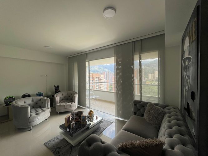 Apartamento de 3 alcobas en venta en Tres Esquinas, Sabaneta, 88 m² · foto 2 de 22