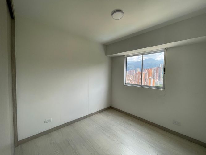 Apartamento de 3 alcobas en venta en Tres Esquinas, Sabaneta, 88 m² · foto 13 de 22
