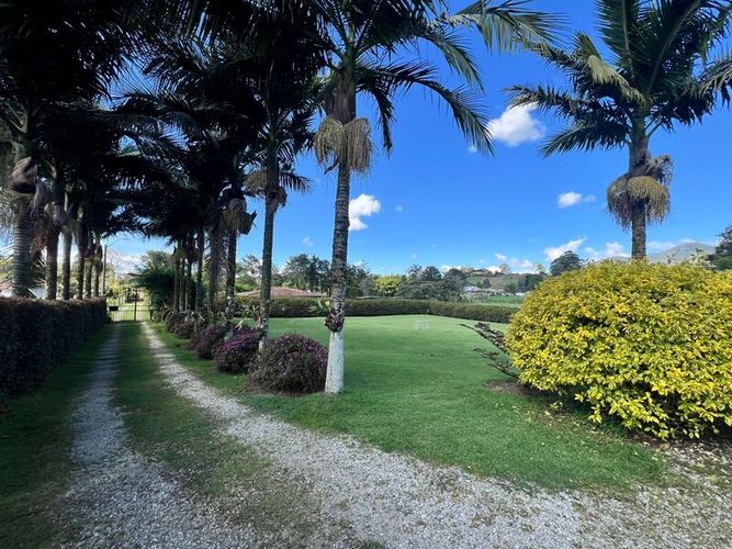 Finca en venta en Guamito, El Carmen de Viboral, 374 m² · foto 2 de 24