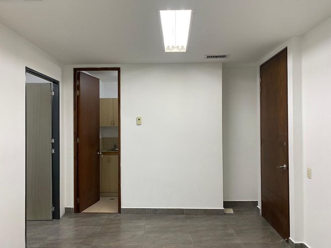 Oficina en arriendo en El Poblado, Medellín, 45 m² · foto 7 de 8