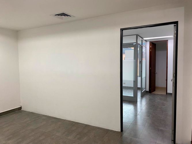 Oficina en arriendo en El Poblado, Medellín, 45 m² · foto 6 de 8