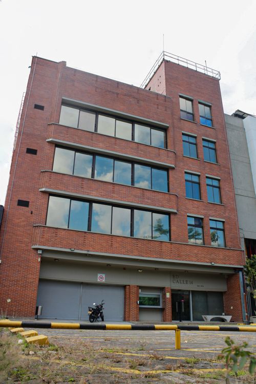 Oficina en arriendo en Santa Fe, Medellín, 1139 m² · foto 2 de 11