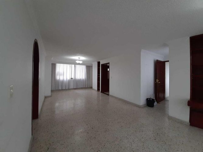 Apartamento de 3 alcobas en venta en La Flora, Cali, 126 m² · foto 2 de 20