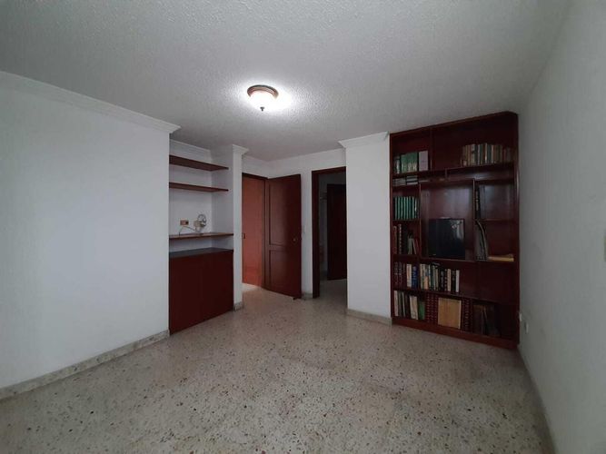 Apartamento de 3 alcobas en venta en La Flora, Cali, 126 m² · foto 17 de 20