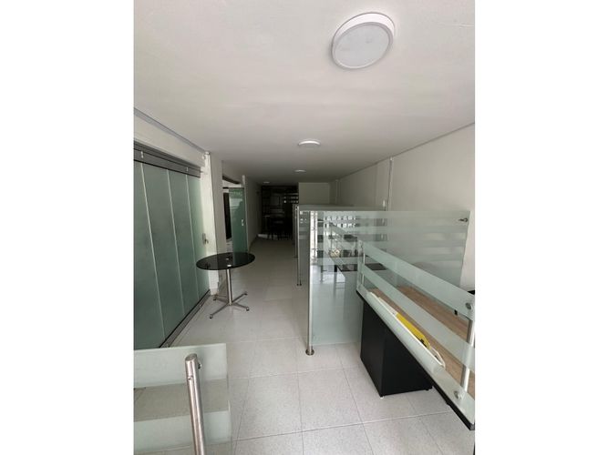 Oficina en arriendo en San Vicente, Cali, 226 m² · foto 2 de 6
