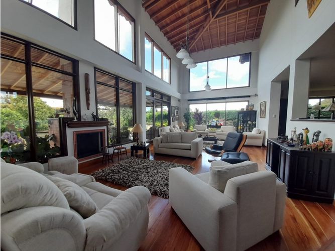 Casa de 6 alcobas en venta en Llano Grande, Rionegro, 487 m² · foto 2 de 21