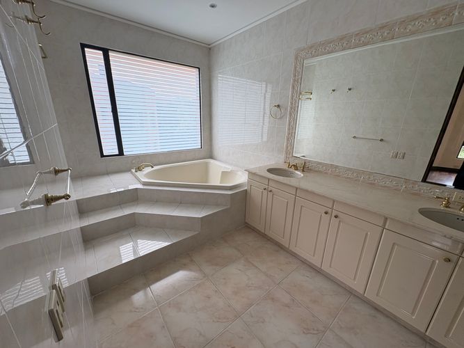 Apartamento de 3 alcobas en venta en Santa Barbara Oriental, Bogotá, 300 m² · foto 6 de 13