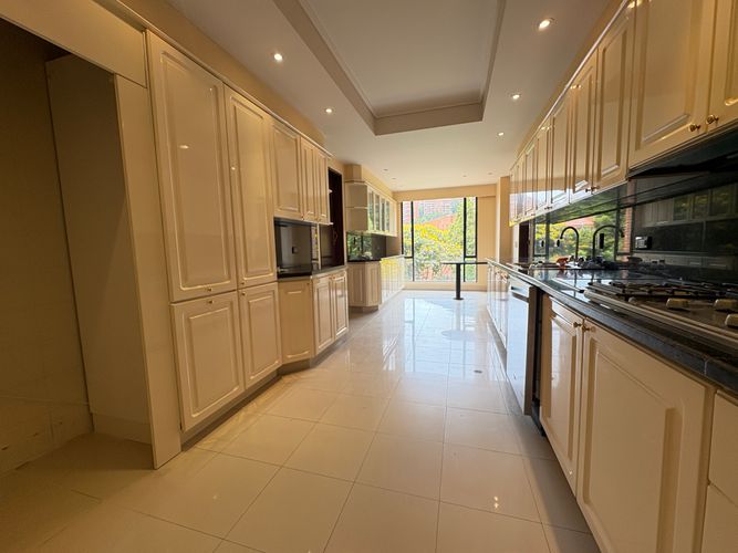 Apartamento de 3 alcobas en venta en Santa Barbara Oriental, Bogotá, 300 m² · foto 2 de 13