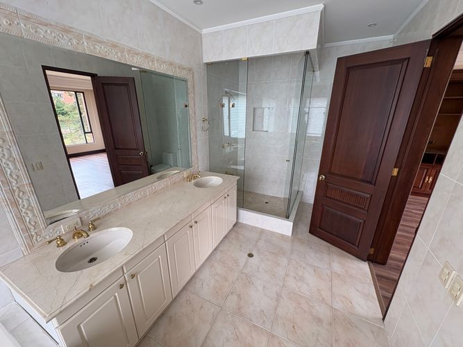 Apartamento de 3 alcobas en venta en Santa Barbara Oriental, Bogotá, 300 m² · foto 11 de 13