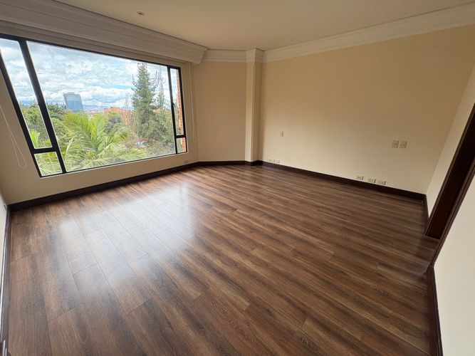 Apartamento de 3 alcobas en venta en Santa Barbara Oriental, Bogotá, 300 m² · foto 5 de 13