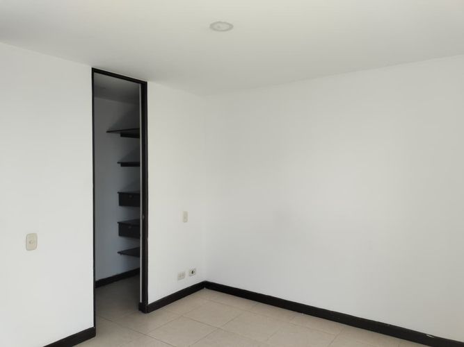 Apartamento de 4 alcobas en arriendo en El Poblado, Medellín, 84 m² · foto 11 de 18