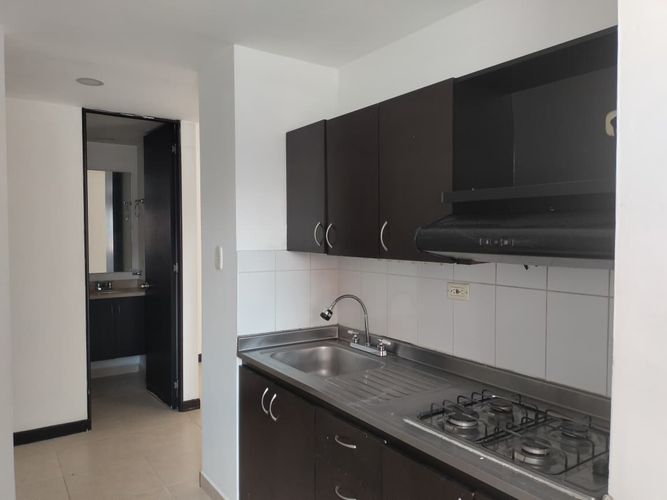 Apartamento de 4 alcobas en arriendo en El Poblado, Medellín, 84 m² · foto 7 de 18