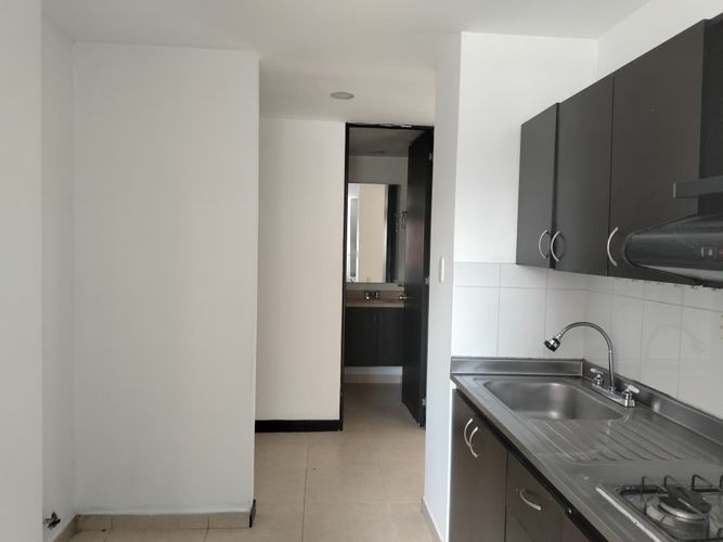 Apartamento de 4 alcobas en arriendo en El Poblado, Medellín, 84 m² · foto 5 de 18