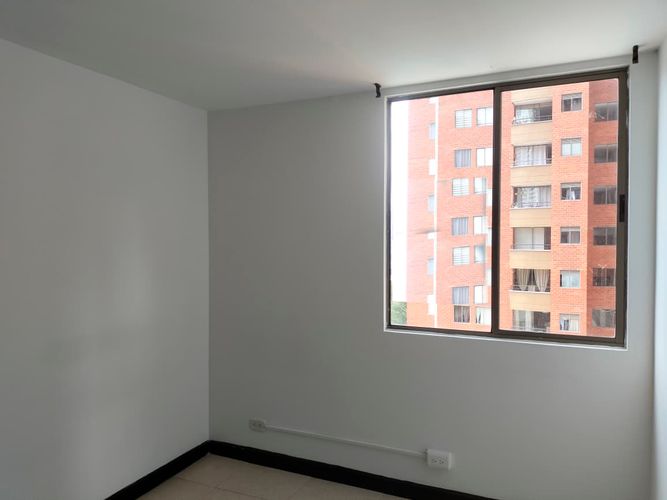 Apartamento de 4 alcobas en arriendo en El Poblado, Medellín, 84 m² · foto 3 de 18