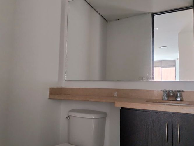 Apartamento de 4 alcobas en arriendo en El Poblado, Medellín, 84 m² · foto 17 de 18