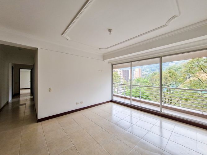 Apartamento de 3 alcobas en venta en Loma Del Escobero, Envigado, 122 m² · foto 3 de 18