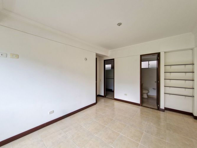 Apartamento de 3 alcobas en venta en Loma Del Escobero, Envigado, 122 m² · foto 5 de 18