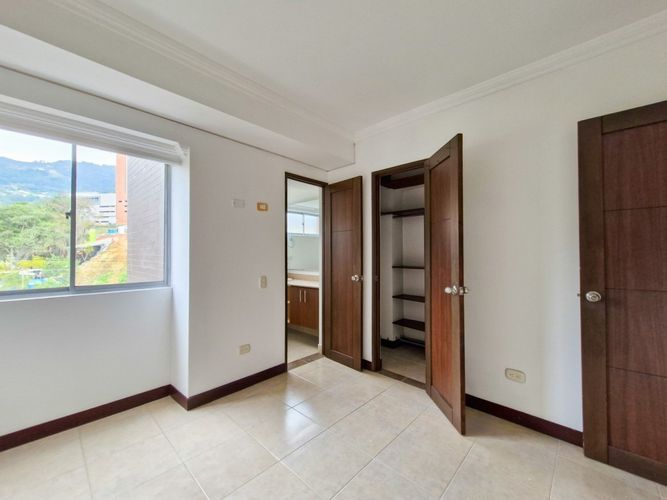 Apartamento de 3 alcobas en venta en Loma Del Escobero, Envigado, 122 m² · foto 6 de 18