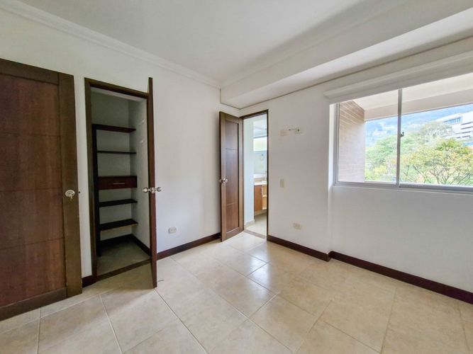 Apartamento de 3 alcobas en venta en Loma Del Escobero, Envigado, 122 m² · foto 7 de 18