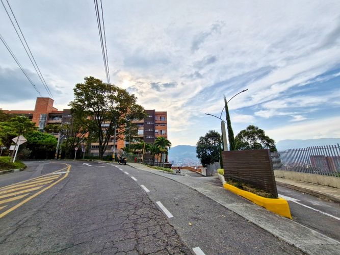 Apartamento de 3 alcobas en venta en Loma Del Escobero, Envigado, 122 m² · foto 18 de 18