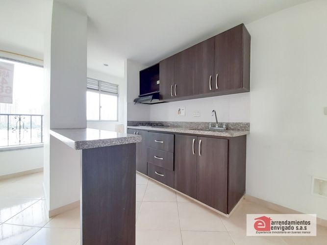 Apartamento de 3 alcobas en venta en El Trapiche, Sabaneta, 75 m² · foto 2 de 7