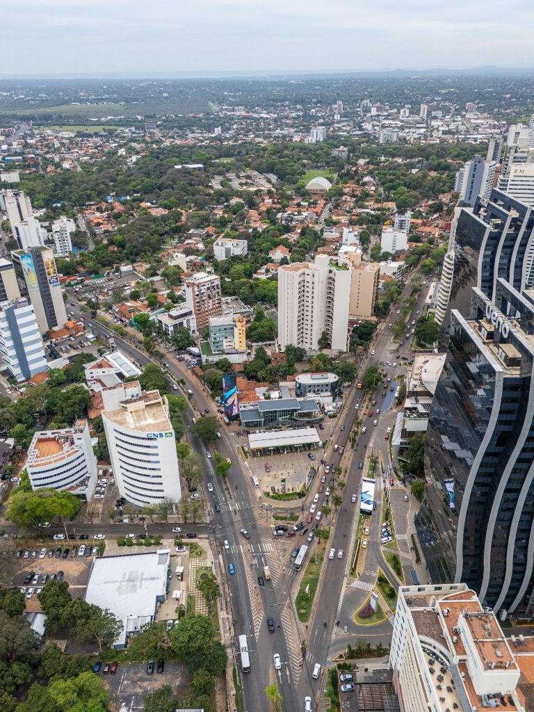 EXCLUSIVA PROPIEDAD DE ALTO VALOR SOBRE LA PRESTIGIOSA AVDA. AVIADORES DEL CHACO — foto 3