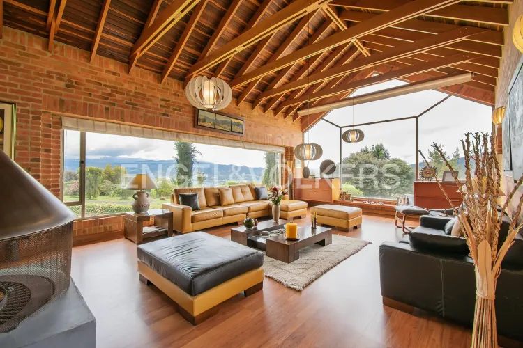 Casa de 5 alcobas en venta en Mercenario, Sopó, 573 m² · foto 3 de 20