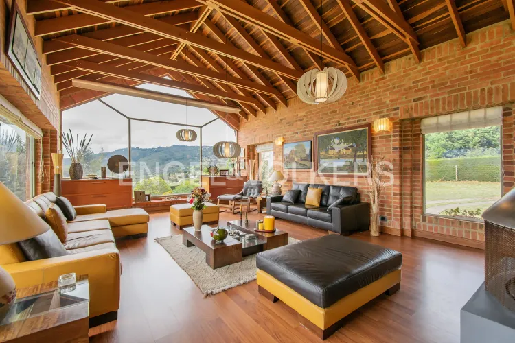 Casa de 5 alcobas en venta en Mercenario, Sopó, 573 m² · foto 2 de 20