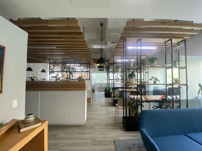 Oficina en arriendo en El Poblado, Medellín, 200 m² · foto 2 de 9