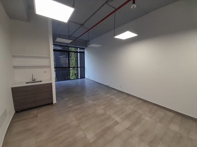 Oficina en arriendo en El Poblado, Medellín, 37 m² · foto 5 de 10