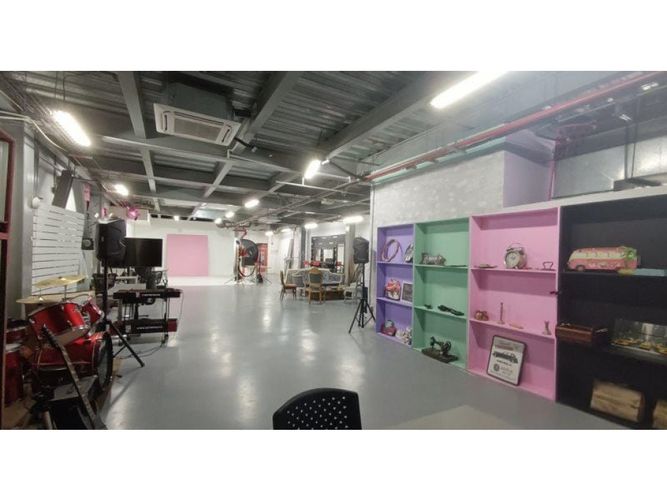 Bodega en arriendo en Laureles, Medellín, 2000 m² · foto 4 de 12