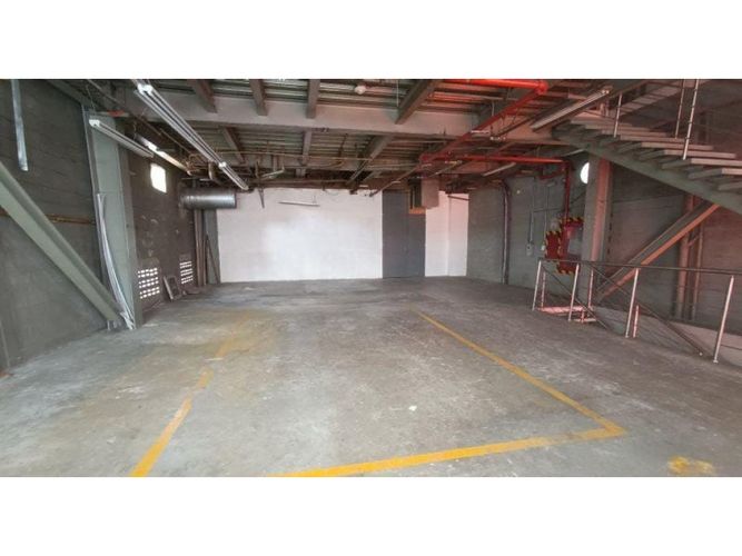 Bodega en arriendo en Laureles, Medellín, 2000 m² · foto 5 de 12